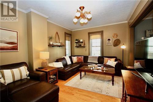 236 Sydney Street, Cornwall, ON - Indoor Photo Showing Living Room