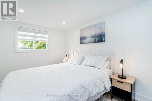 205 Hoyt Avenue, Tay, ON - Indoor Photo Showing Bedroom