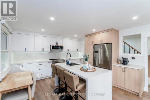 205 Hoyt Avenue, Tay, ON - Indoor Photo Showing Kitchen With Upgraded Kitchen