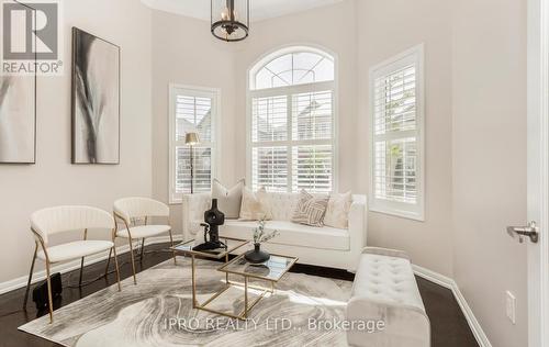 409 Coombs Court, Milton, ON - Indoor Photo Showing Living Room