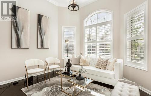 409 Coombs Court, Milton, ON - Indoor Photo Showing Living Room