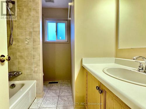 3058 Dalehurst Drive, Mississauga, ON - Indoor Photo Showing Bathroom