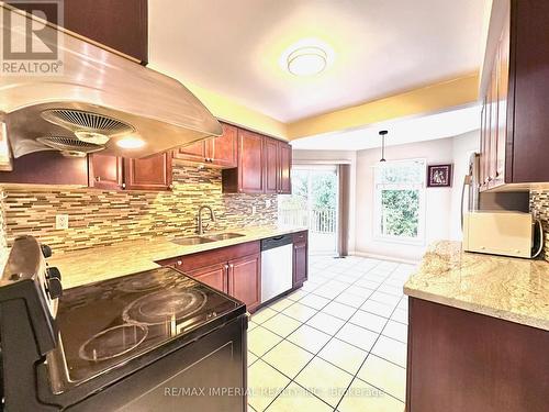 3058 Dalehurst Drive, Mississauga, ON - Indoor Photo Showing Kitchen