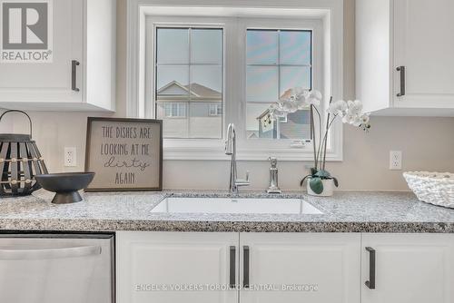 206 Cubitt Street, Clearview, ON - Indoor Photo Showing Kitchen