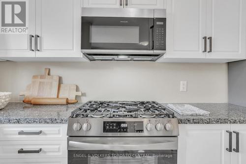 206 Cubitt Street, Clearview, ON - Indoor Photo Showing Kitchen With Upgraded Kitchen