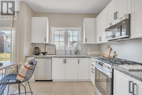 206 Cubitt Street, Clearview, ON - Indoor Photo Showing Kitchen With Upgraded Kitchen