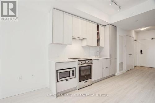 519 - 3883 Quartz Road, Mississauga, ON - Indoor Photo Showing Kitchen