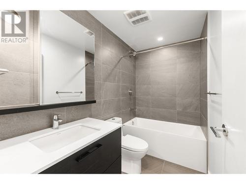 1807 2181 Madison Avenue, Burnaby, BC - Indoor Photo Showing Bathroom