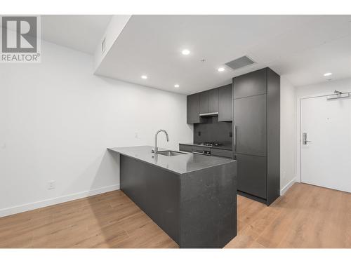 1807 2181 Madison Avenue, Burnaby, BC - Indoor Photo Showing Kitchen