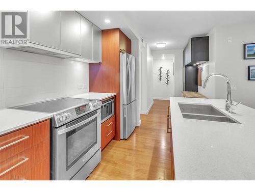 216 221 E 3Rd Street, North Vancouver, BC - Indoor Photo Showing Kitchen With Double Sink With Upgraded Kitchen