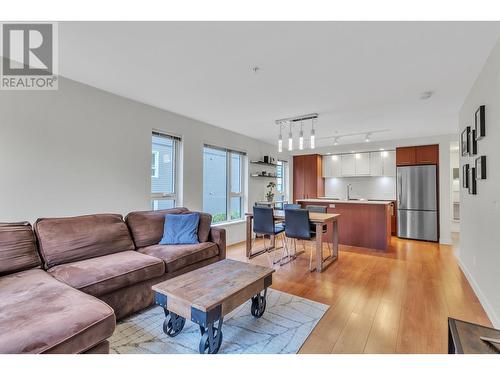 216 221 E 3Rd Street, North Vancouver, BC - Indoor Photo Showing Living Room