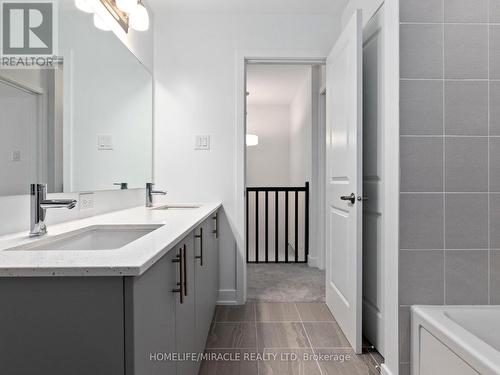 321 Makobe Lane E, Ottawa, ON - Indoor Photo Showing Bathroom