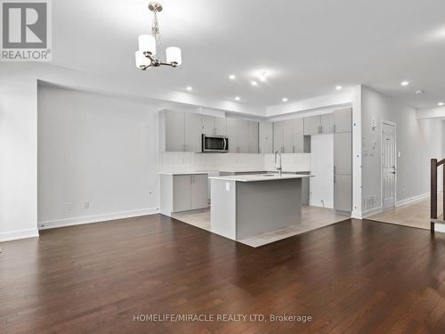 321 Makobe Lane E, Ottawa, ON - Indoor Photo Showing Kitchen