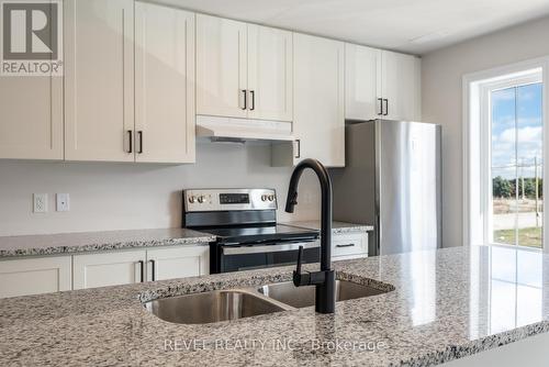 9 - 677 Park Road N, Brantford, ON - Indoor Photo Showing Kitchen With Stainless Steel Kitchen With Double Sink With Upgraded Kitchen