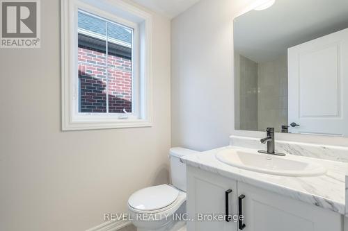 9 - 677 Park Road N, Brantford, ON - Indoor Photo Showing Bathroom