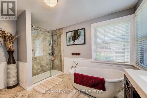 70 Stanley Street, Cambridge, ON - Indoor Photo Showing Bathroom