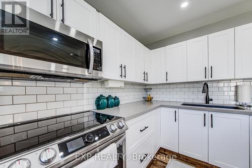 70 Stanley Street, Cambridge, ON - Indoor Photo Showing Kitchen With Upgraded Kitchen