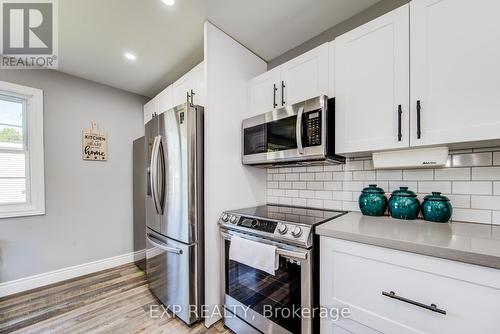 70 Stanley Street, Cambridge, ON - Indoor Photo Showing Kitchen