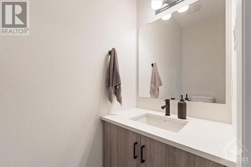 1060 Kijik Crescent, Ottawa, ON - Indoor Photo Showing Bathroom