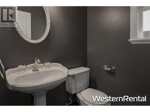 24** W 18Th Avenue, Vancouver, BC - Indoor Photo Showing Bathroom