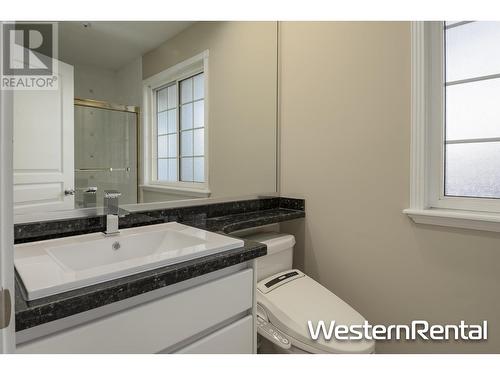 24** W 18Th Avenue, Vancouver, BC - Indoor Photo Showing Bathroom