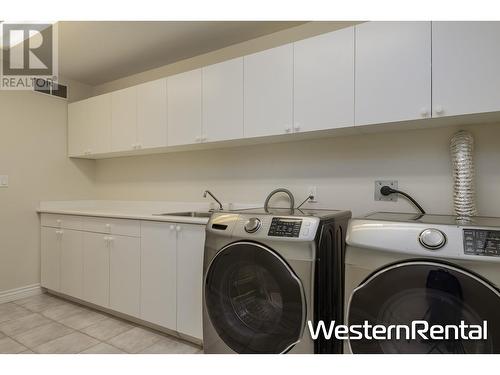 24** W 18Th Avenue, Vancouver, BC - Indoor Photo Showing Laundry Room