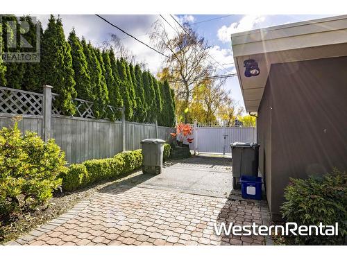 24** W 18Th Avenue, Vancouver, BC - Outdoor