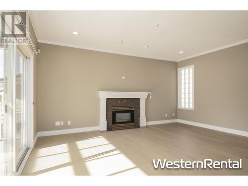 24** W 18Th Avenue, Vancouver, BC - Indoor Photo Showing Living Room With Fireplace