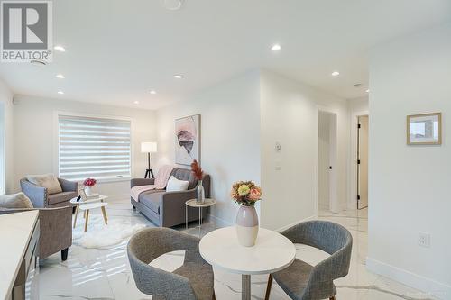 3087 Royal Oak Avenue, Burnaby, BC - Indoor Photo Showing Living Room