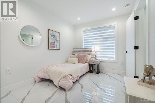 3087 Royal Oak Avenue, Burnaby, BC - Indoor Photo Showing Bedroom