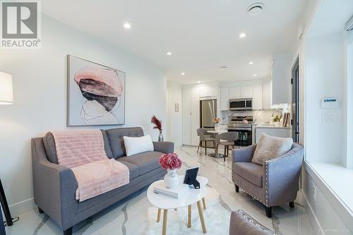 3087 Royal Oak Avenue, Burnaby, BC - Indoor Photo Showing Living Room