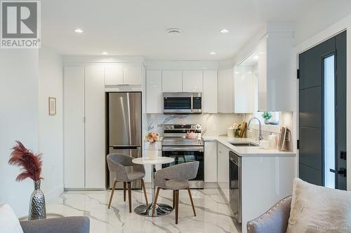 3087 Royal Oak Avenue, Burnaby, BC - Indoor Photo Showing Kitchen With Upgraded Kitchen