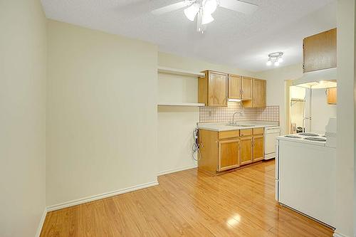 215 9952 149 Street, Surrey, BC - Indoor Photo Showing Kitchen