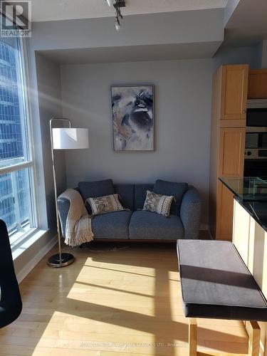 3308 - 8 York Street, Toronto, ON - Indoor Photo Showing Living Room