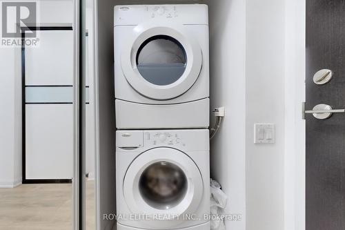 Ph202 - 5162 Yonge Street, Toronto, ON - Indoor Photo Showing Laundry Room