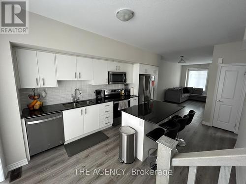 142 - 10 Birmingham Drive, Cambridge, ON - Indoor Photo Showing Kitchen With Stainless Steel Kitchen