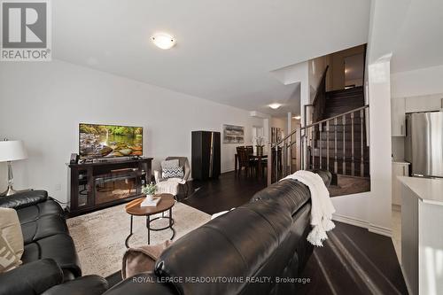 60 Harvest Crescent, Barrie, ON - Indoor Photo Showing Living Room