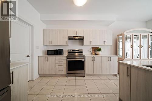 60 Harvest Crescent, Barrie, ON - Indoor Photo Showing Kitchen