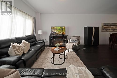 60 Harvest Crescent, Barrie, ON - Indoor Photo Showing Living Room