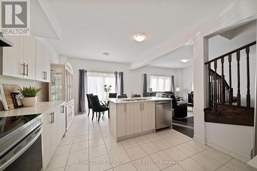 60 Harvest Crescent, Barrie, ON - Indoor Photo Showing Kitchen