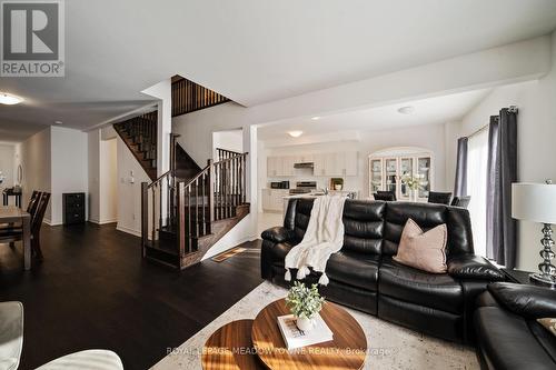 60 Harvest Crescent, Barrie, ON - Indoor Photo Showing Living Room