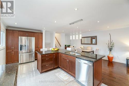 774 Consort Crescent, Mississauga, ON - Indoor Photo Showing Kitchen With Stainless Steel Kitchen With Double Sink