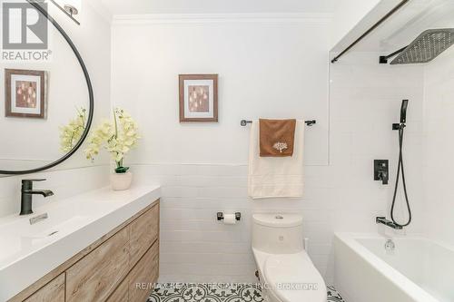 774 Consort Crescent, Mississauga, ON - Indoor Photo Showing Bathroom