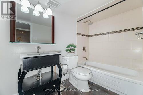 774 Consort Crescent, Mississauga, ON - Indoor Photo Showing Bathroom