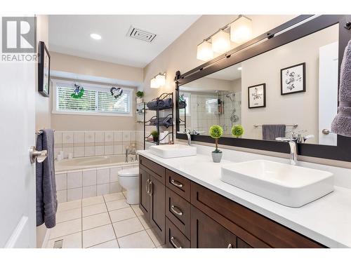 19577 Somerset Drive, Pitt Meadows, BC - Indoor Photo Showing Bathroom