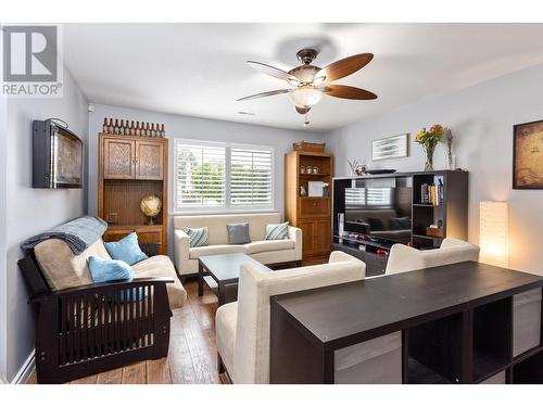 19577 Somerset Drive, Pitt Meadows, BC - Indoor Photo Showing Living Room