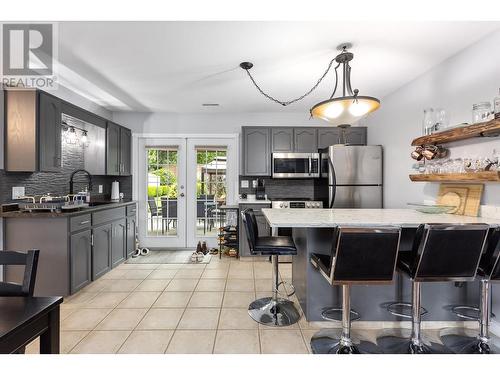 19577 Somerset Drive, Pitt Meadows, BC - Indoor Photo Showing Kitchen With Upgraded Kitchen