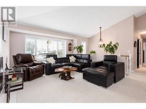 19577 Somerset Drive, Pitt Meadows, BC - Indoor Photo Showing Living Room