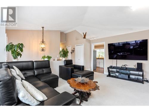 19577 Somerset Drive, Pitt Meadows, BC - Indoor Photo Showing Living Room