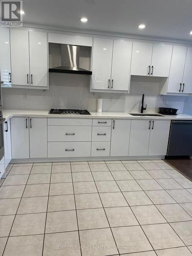 3174 Angel Pass Drive, Mississauga, ON - Indoor Photo Showing Kitchen